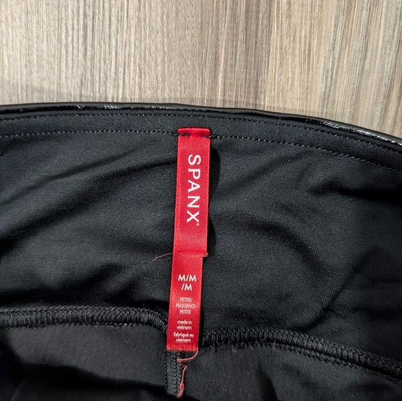 SPANXshape Womens Medium Petite Faux Leather Patent Leggings Black, Compression - Picture 5 of 6